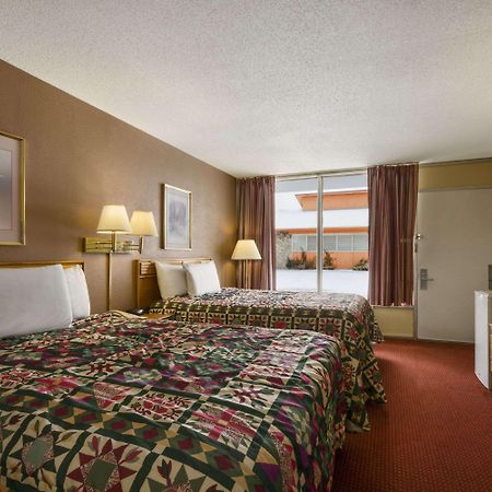 Days Inn By Wyndham White House Exterior photo