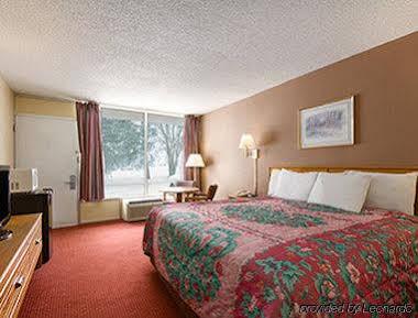 Days Inn By Wyndham White House Exterior photo