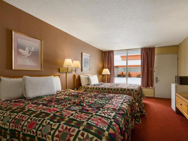 Days Inn By Wyndham White House Exterior photo